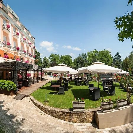 Aleksandar ホテル 4*