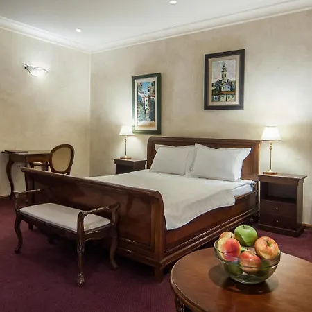 Aleksandar ホテル 4*